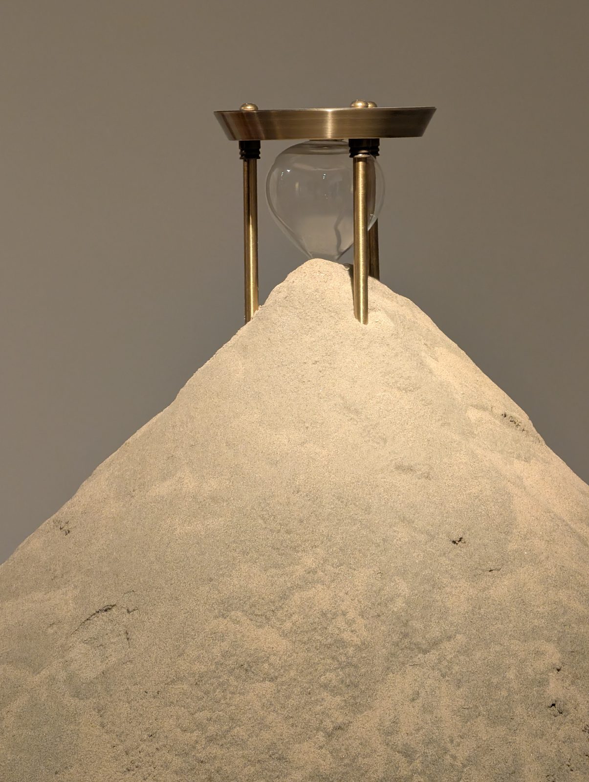 The hourglass.