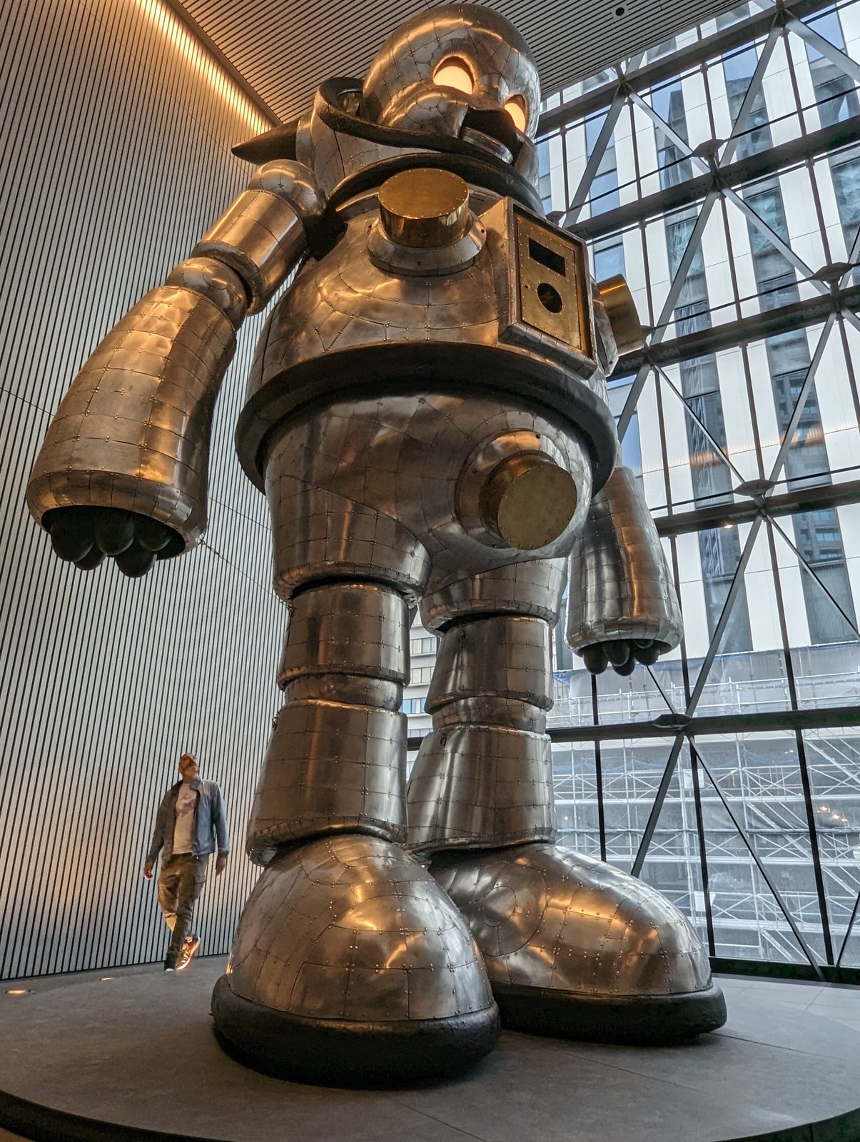 Giant Torayan, Yanobe's robot, in the atrium.